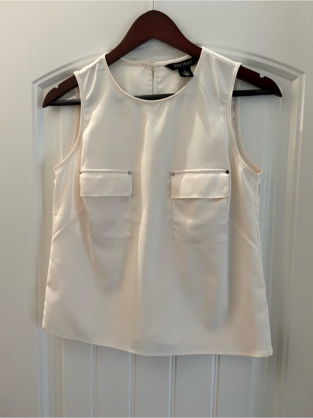 White House Black Market Cream Pocket Sleeveless Shell, Size XS